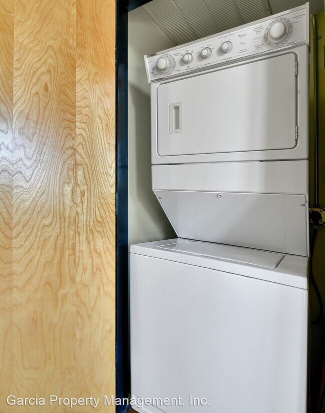 Building Photo - 1 br, 1 bath House - 2034 Lucas #408