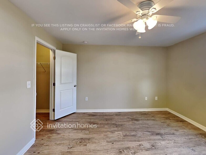 Building Photo - 2217 NE 8th Pl