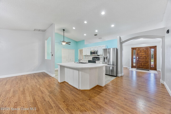 Building Photo - 6185 Degan Rd