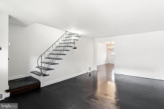 Building Photo - 7675 Overbrook Ave