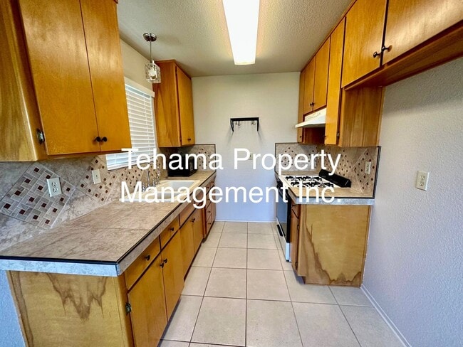 Building Photo - Cute 2 Bedroom 1 Bath Home w/ Large Backyard