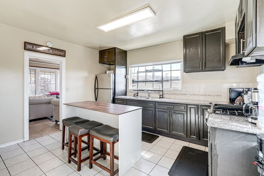 Building Photo - 1216 84th Ave