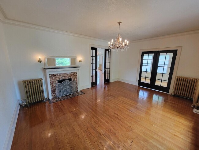 Building Photo - 508 Maple Ave