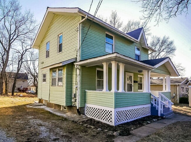 Building Photo - GREAT HOUSE ON BEAUTIFUL STREET GOODYEAR HEIGHTS