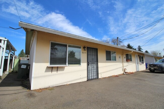 Building Photo - 6213-6217 SE Fern Ave