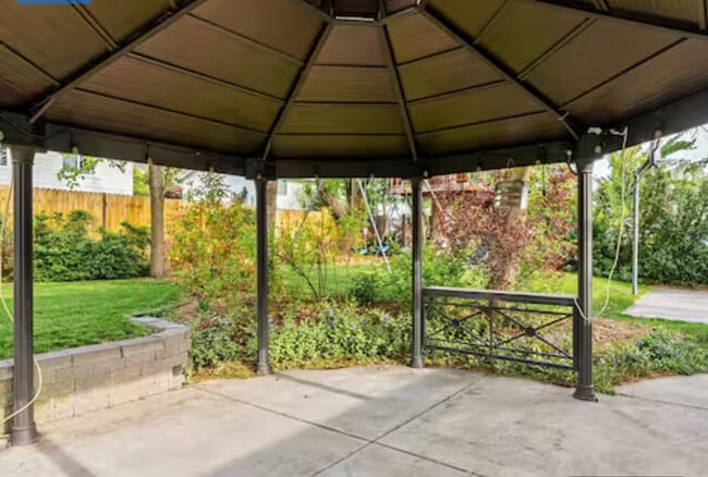 Building Photo - BEREA POPERTY ( PRIVATE)