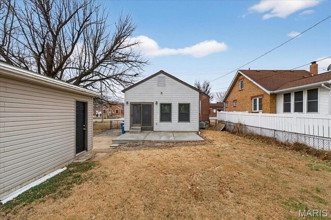 Building Photo - 3815 Bayless Ave