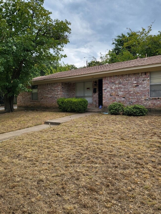 Building Photo - 1551 Pamela Ln