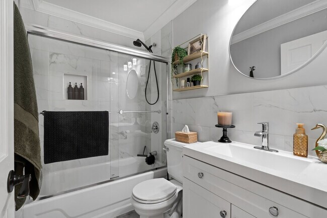 Building Photo - 2947 Meramar Dr