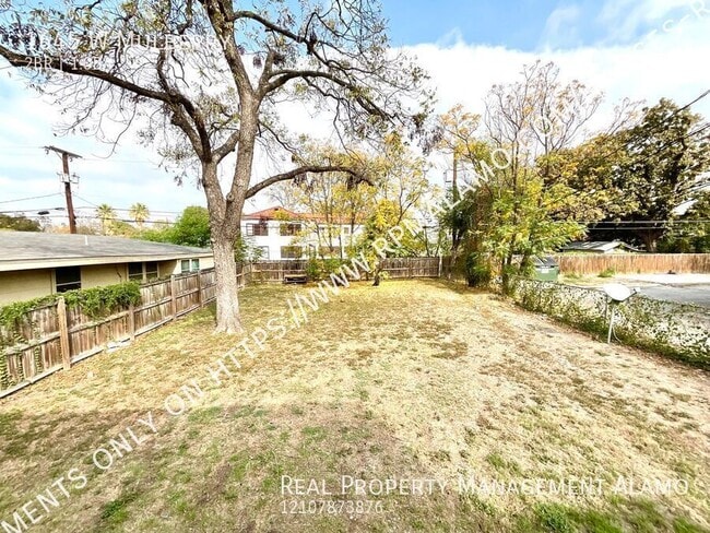 Building Photo - 1645 W Mulberry-