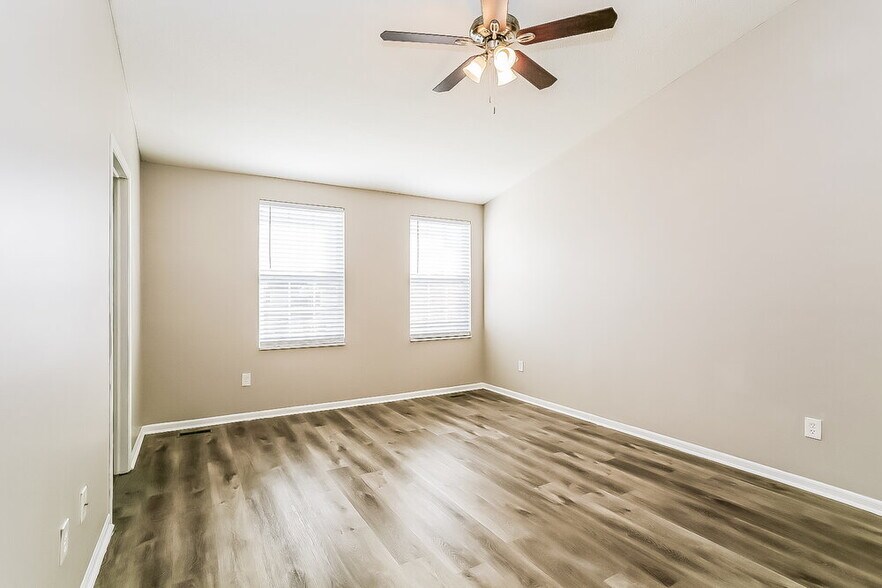 Building Photo - 6960 Shady Rock Ln