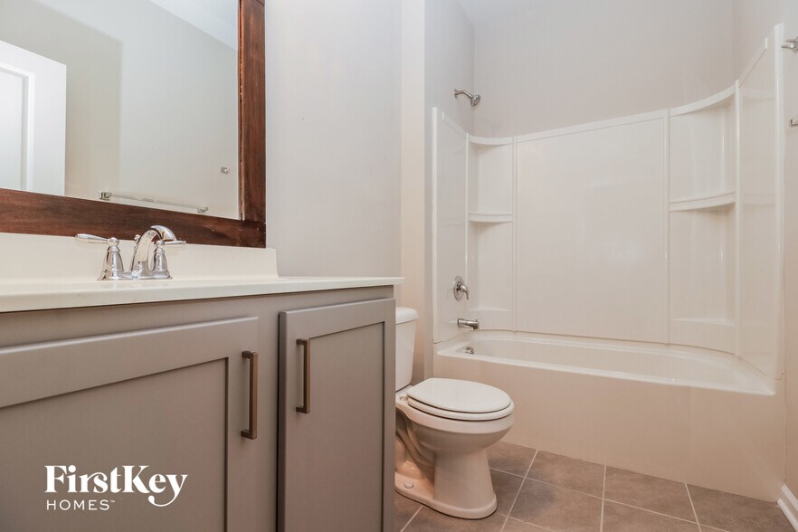 Building Photo - 458 Zenith Blvd