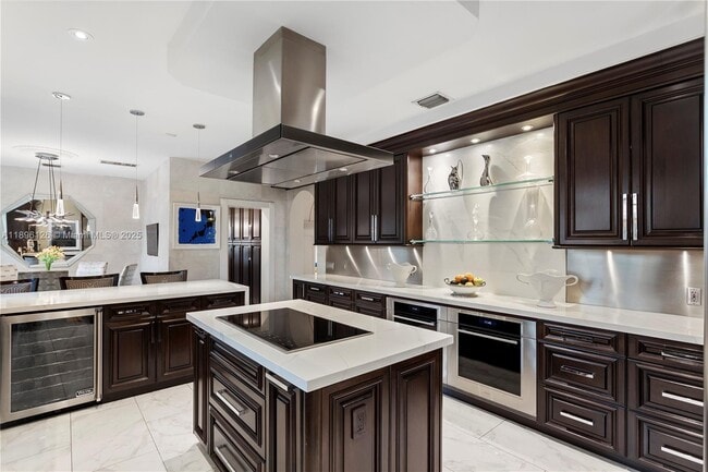 Building Photo - 5801 Pine Tree Dr