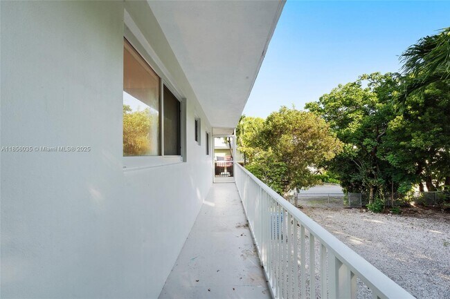 Building Photo - 242 Bougainvillea St