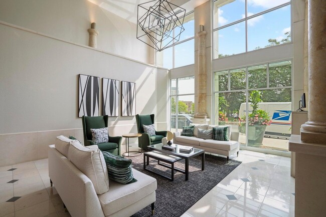 Building Photo - 1313 N Franklin Pl