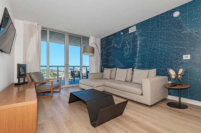 Building Photo - 2602 E Hallandale Beach Blvd