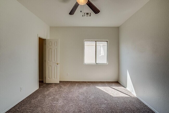 Building Photo - Charming 4 Bedroom 3 Bath 3 Car garage Hom...