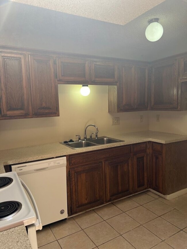 Building Photo - 11821 Garden Terrace Dr