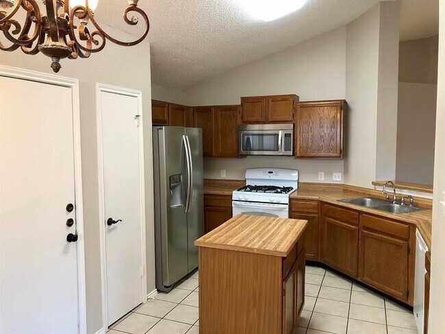 Building Photo - 6500 Jennings Dr