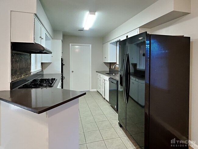 Building Photo - 3240 Springwood Ln