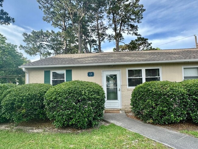 Building Photo - SEAGATE VILLAGE - Located off Greenville A...