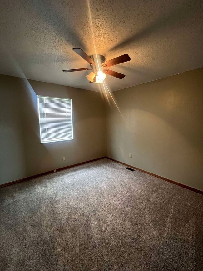 Building Photo - COMING SOON: Spacious 3BR/2BA Home In Webb City, MO with shed and bonus room!!