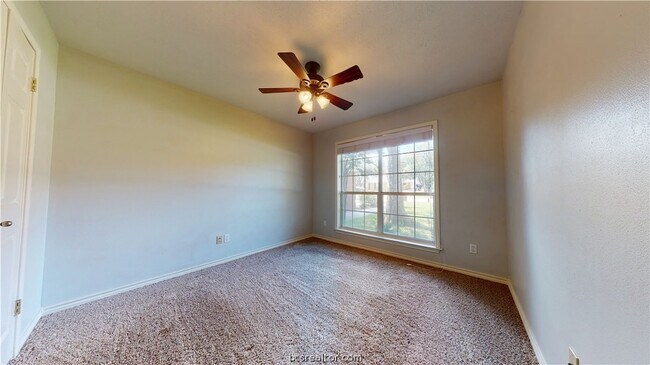 Building Photo - 1215 Glade St