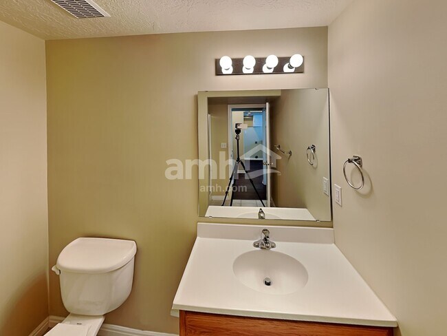 Building Photo - 1495 N 2325 W