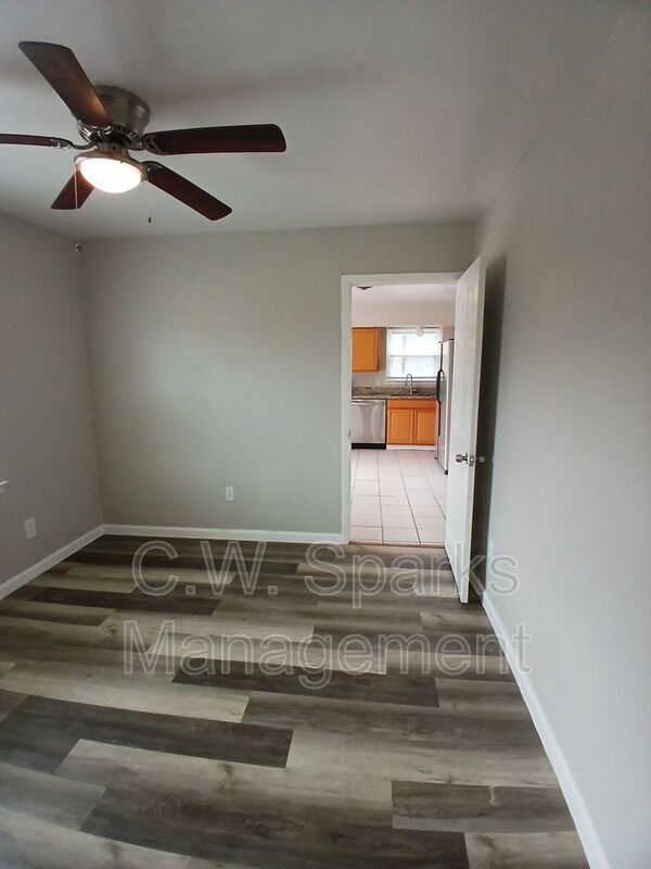 Building Photo - 706 Goldwood Dr