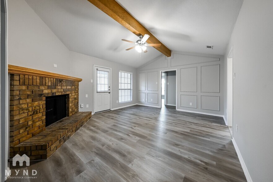 Building Photo - 701 Hillside Dr