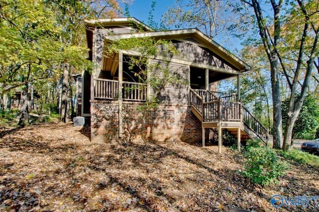 Building Photo - 3018 Live Oak Ln SW