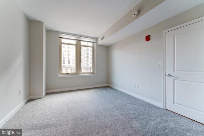 Building Photo - 155 Potomac Passage