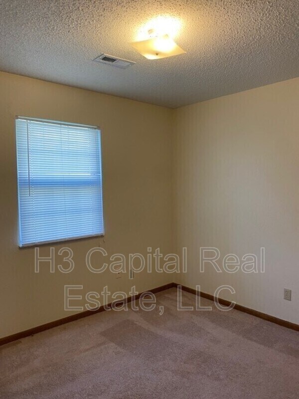 Building Photo - 529 Wood Thrush St