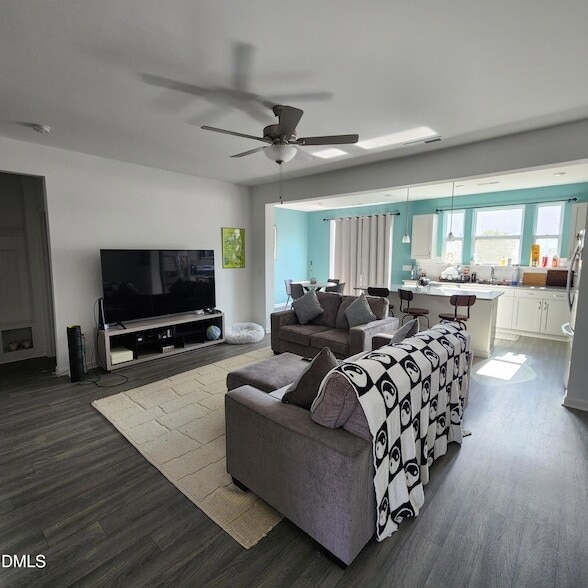 Building Photo - 157 Roebuck Ln