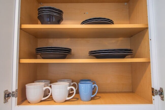 Building Photo - Airbnb Short-Term Rental Cozy two Bedroom one bath ranch style home Mayfield Heights