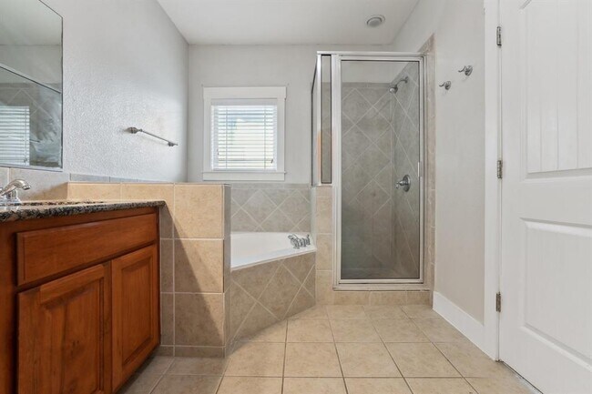 Building Photo - 2930 Grand Oaks Loop