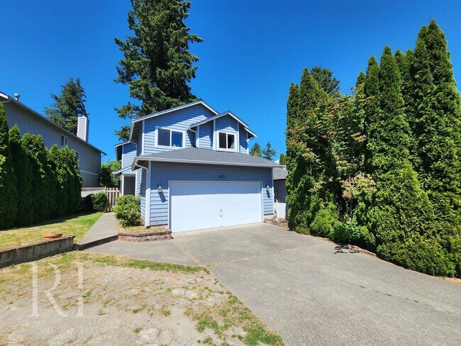 Building Photo - Inviting Vaulted 2-Story