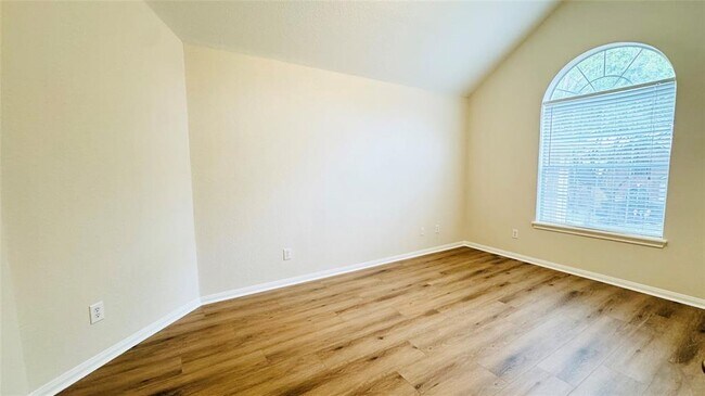 Building Photo - 3218 Oak Cliff Ln