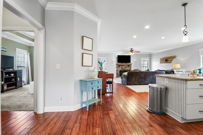 Building Photo - 951 Willow Circle