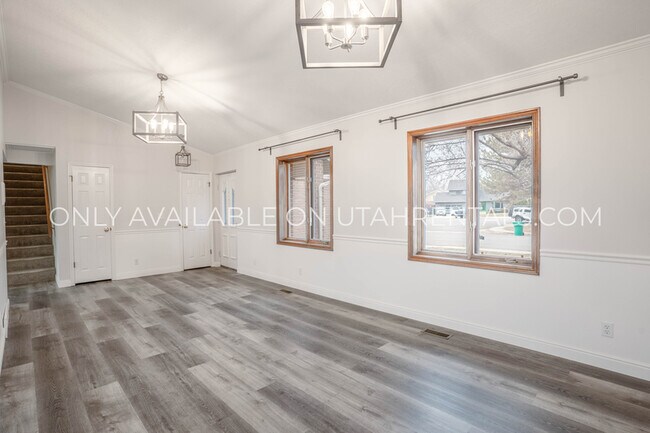 Building Photo - 1160 E 40 N St
