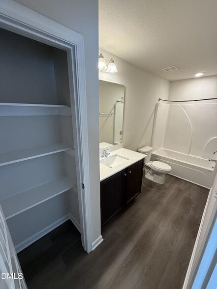 Building Photo - 1063 Peony Ln