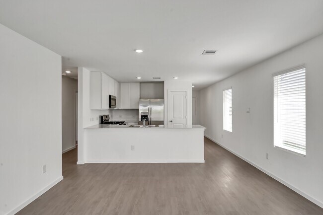 Building Photo - 29635 Knollwood Bay Rd