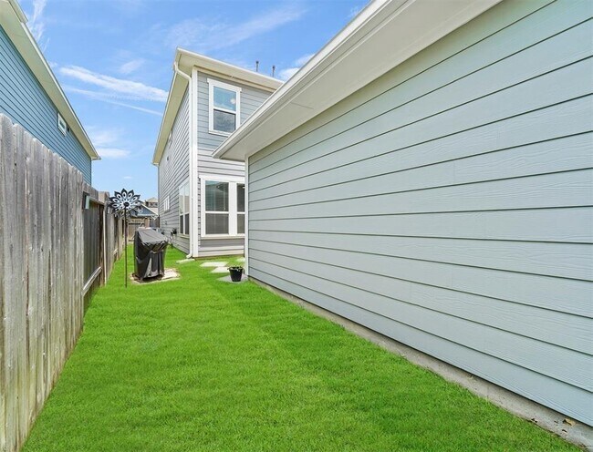 Building Photo - 17023 Canosa Dr