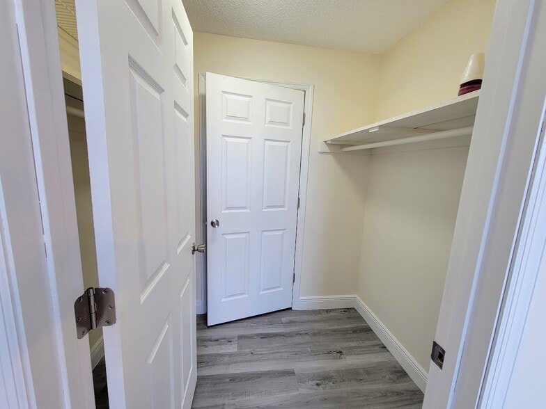 Building Photo - 500 Treasure Island Cswy