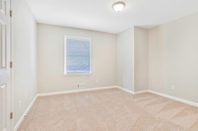 Building Photo - 6195 Cedar Wood Dr