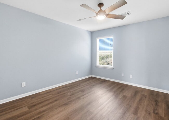 Building Photo - Updated two story. Gated subdivision. Gorgeous patio and yard!