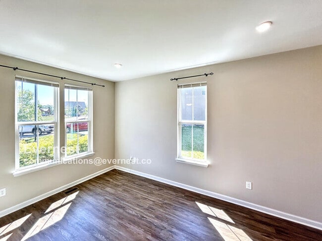 Building Photo - 3934 Grove Point Dr