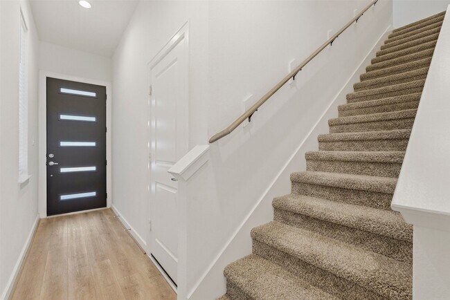 Building Photo - 1113 Highland Square Ln