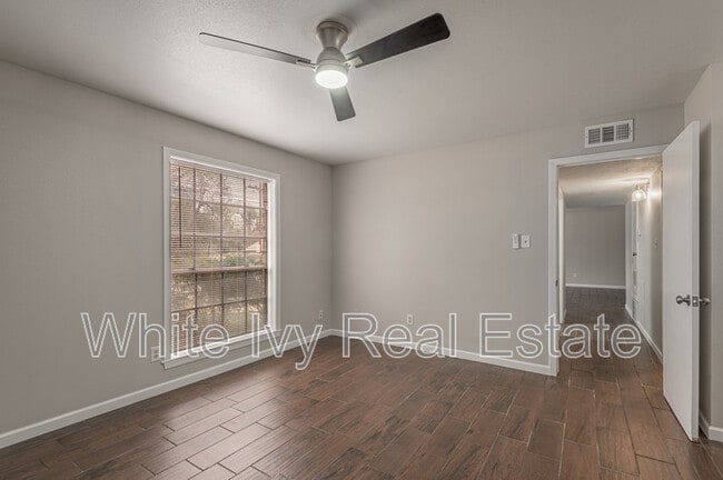 Building Photo - 818 University Ave