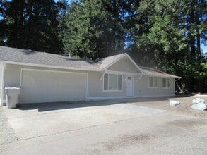 Building Photo - Updated 3 bedroom, 1.75 bath rambler in Covington